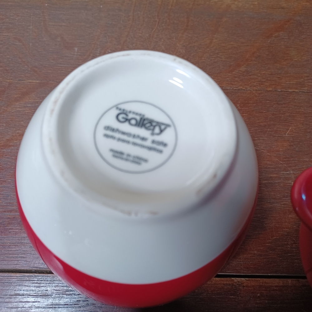 Nesting Red Gallery Measuring cups. - Picture 3 of 7